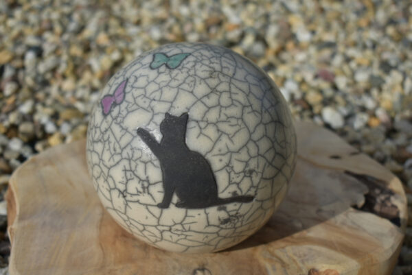 Katten-urn met drie vlindertjes - Urnenatelier Unique - Afbeelding 2